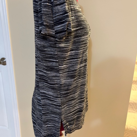 Mottled black and whit BCBG top - Picture 4 of 5